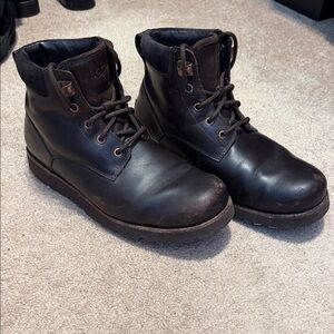 UGG Men's Dark Brown Leather Boots size 10
